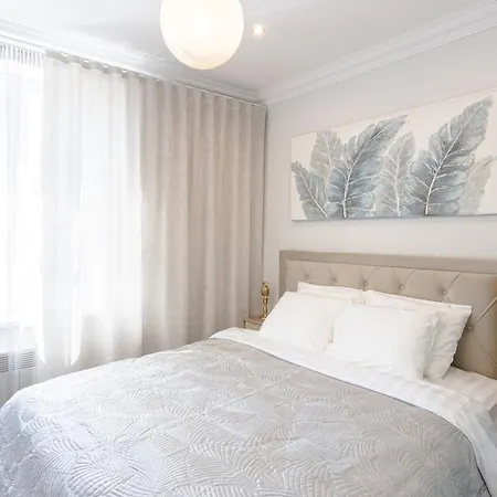 アパート Toompea Castle 2 Bedroom Old Town タリン