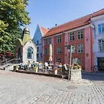 Toompea Castle 2 Bedroom Old Town 아파트 *
